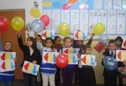 Omagierea zilei de 1 Decembrie de către elevii Şcolii Gimnaziale „Ştefan cel Mare” Dorohoi - FOTO