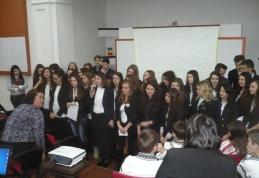 Colegiul Național „Grigore Ghica” urează „La mulţi ani, România!” - FOTO