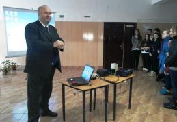Elevii C.N. „Grigore Ghica” Dorohoi au fost informaţi - FOTO