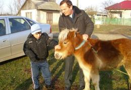 Cadou inedit de Sfântul Nicolae făcut de primarul Dorin Alexandrescu unui copil aflat în suferinţă