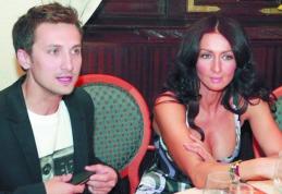 Mihaela Rădulescu alături de Dani Oţil la o petrecere cu lăutari, în Centrul Vechi