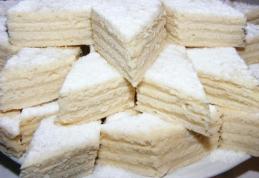 Prăjitură Albă ca Zăpada cu cremă de vanilie