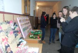 Activitate de voluntariat „Dăruiește un zâmbet, fii și tu Moș Crăciun” la Colegiului Național „Grigore Ghica” Dorohoi - FOTO