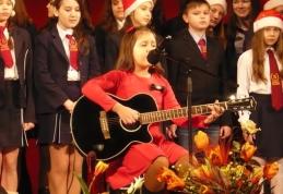 Liceul „Regina Maria” din Dorohoi, trăieşte magia Crăciunului - FOTO