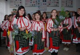 „Iată, vin colindători!”, la Şcoala Gimnazială  „Al.I.Cuza” Dorohoi - FOTO