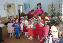 „Vin colindătorii....” la Şcoala Primară nr. 2 Sauceniţa - FOTO