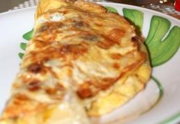 Omletă cu șuncă, ciuperci și ardei
