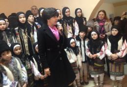 Senatorul Doina Federovici alături de cuplurile de aur ale comunei Vlădeni