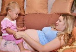 Femeile care nasc al doilea copil în timpul concediului de maternitate primesc mai puţini bani