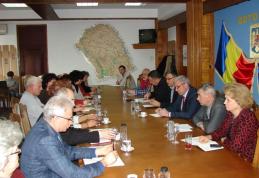 Prefectul Costică Macaleți, va media lunar întâlniri cu factorii din sănătate