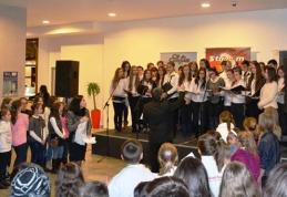 Record de ziua lui Eminescu la Uvertura Mall 