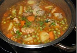 Mancare de mazare cu carne de pasare