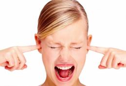 Aveţi urechile înfundate sau vă ţiuie? Sfaturi care vă ajută să scăpaţi de aceste probleme