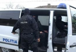 Percheziții realizate de polițiștii botoșăneni pentru destructurarea unei grupări infracționale specializate în înșelăciuni prin metoda „Accidentul”