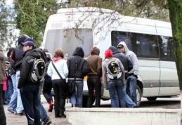 Liceenii din mediul rural abandonează cursurile din cauza costurilor navetei