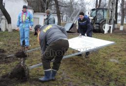 Dumitru Chelariu, primarul comunei Pomârla, a scos panourile montate de Florin Țurcanu - FOTO