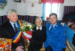 Veteran de război sărbătorit de jandarmii botoșăneni la 102 ani