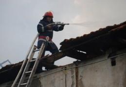 Locuinţă afectată de un incendiu izbucnit de la instalația electrică