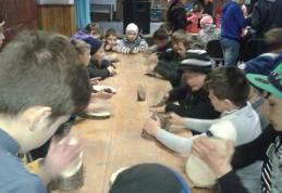 Ibănești: Parteneriat educaţional Biserică – Şcoală - Cămin Cultural: „Cărarea spre înviere” - FOTO