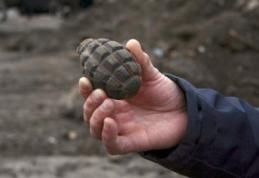 Grenadă găsită la Corlăteni de un bărbat în timp ce săpa în grădină