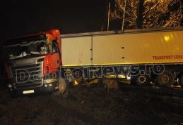 TIR  care se îndrepta către Dorohoi scăpat de sub control la intrarea în Botoșani