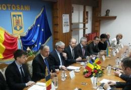 Întâlnire de lucru a senatorului Mircea Geoană cu oficialii județului, șefii de instituții şi consulul Republicii Moldova