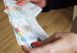 Buletine biometrice. De la 1 aprilie românii pot opta între două tipuri de cărţi de identitate