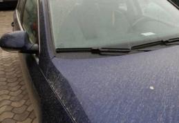 Șoferi, nu vă spălați mașinile! Un nor de praf saharian este asteptat în România