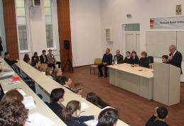 Conferinţă internaţională de dezbatere deschisă de prefect