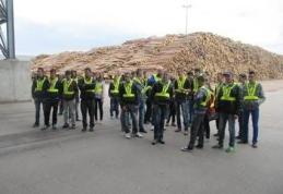 „Să ne cunoaștem viitoarea meserie” – În vizită la Societatea Comercială „EGGER” – Rădăuți