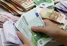 Situaţie incredibilă la un botez: o familie a primit în dar bani falşi