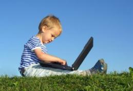 Copiii din prezent nu-şi pot lega şireturile dar ştiu să folosească un smartphone