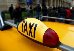 Taximetrist cercetat după ce a scos cu forţa un client din maşină şi l-a lovit