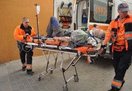 Accident grav de muncă la Dorohoi: Bărbat lovit la coloană după ce a căzut de pe o schelă