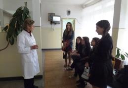 Gest inedit al unui grup de elevi de la Colegiul Naţional „Grigore Ghica” Dorohoi - FOTO