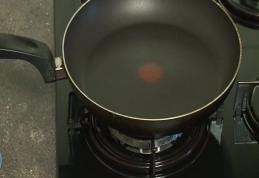 Microbii din casă. Cât de des trebuie schimbate tigăile, pernele, cosmeticele