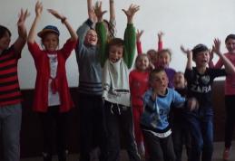 Școala de Vară „ARLECHIN” Botoșani, organizează cursuri de vară pentru copii şi tinerii - FOTO