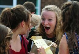 Elevii silitori de la Bac pot intra în cursa pentru marele premiu de 1.000 de euro cu un text motivaţional