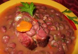 Mâncare de fasole pestriță cu ciolan