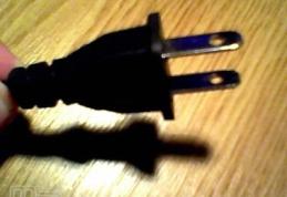 Faci economie dacă scoţi din priză electronicele când pleci de acasă