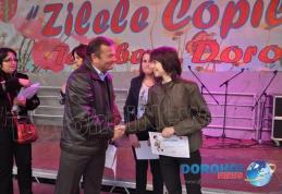Olimpicii naționali din Dorohoi premiați pe scena de la Zilele Copilului 2014 – VIDEO/FOTO