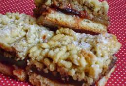 Prăjitură cu rahat, gem şi bezea