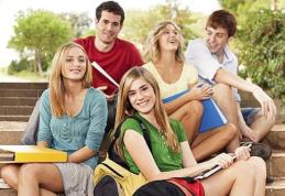 Elevii pot experimenta viaţa de student. Iată cum te poţi înscrie în program