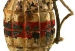 S-au plimbat cu grenada în buzunar 