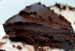 Prăjitură cu migdale și 2 feluri de ciocolată