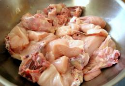 Descoperire şocantă. O nouă bacterie ucigașă în carnea de pui