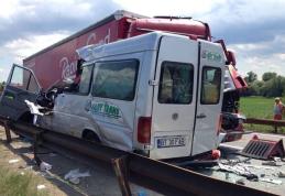 Microbuzul implicat în cumplitul accident din Mureş aparţine unei firme din Botoşani!