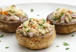 Ciuperci umplute cu piept de pui
