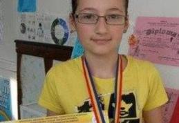 Elevă din Darabani felicitată de reprezentanții Institutului pentru Dezvoltarea Evaluării în Educaţie