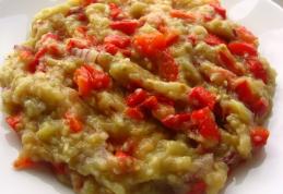 Salată de vinete cu roşii